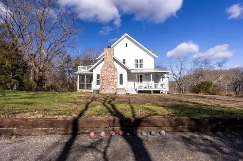 Creek-side retreat in the woods, perfect for families seeking quality time