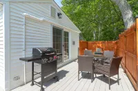Green Anchor Cottage - private hot tub getaway!