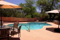 Desert Escape with Pool, Hot Tub & Mountain Views