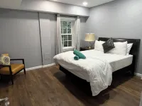 Luxury Spacious & Bright 4 Bedroom Suite Hotels in Bailey's Crossroads