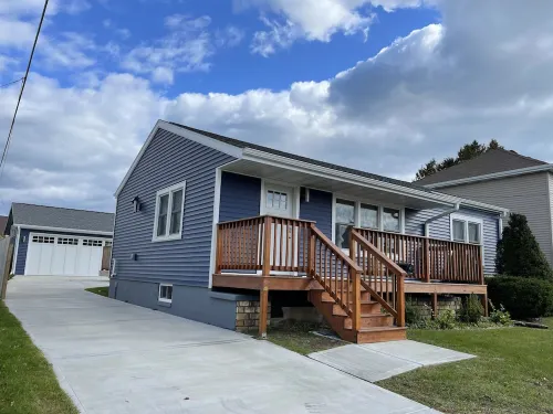 Beach House- 3 blocks to beach, Huge patio, Sauna, Fire Pit and 2 bikes! 🚲🔥🌊