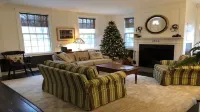 Miner Cottage-Historic Antique Home just steps from the Equinox Resort