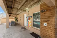 Family Beach House 4Br with Heated Pool and Spa.  Only 200 Steps to the Sand! - ジャグジー