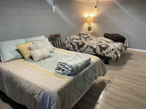 The Jadwin House LLC, Located in Jadwin, Missouri, sleeps 14 guests.