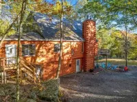 The Challenge House*mega games*hottub*beach*lake*The ultimate Poconos game house Hotels in Tunkhannock Township