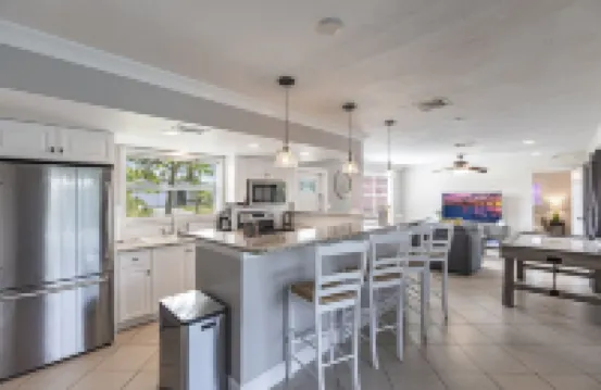 Naples paradise close to the beach and 5th Ave