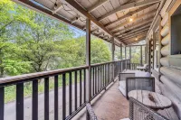 The Where We Roam Log Cabin - Walk to Town with Mountain Views!