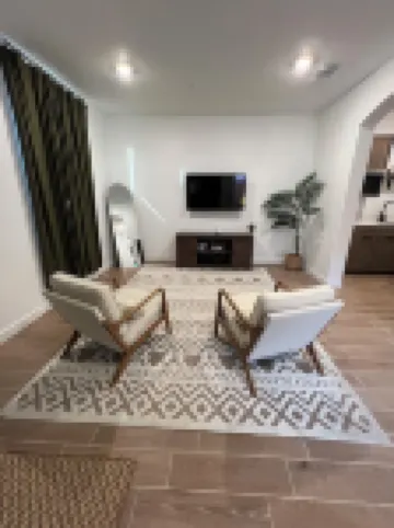Brand New, Luxury 1BD/1BA Unit in a Quiet Newly Constructed Area of Bakersfield