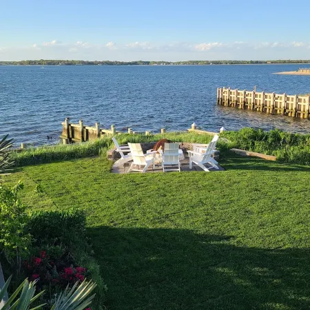 Hamptons Waterfront Suite | Private Hot Tub | Winter Escape | Adults Only Отели рядом с достопримечательностью «Аквапарк Сплиш-Сплэш»