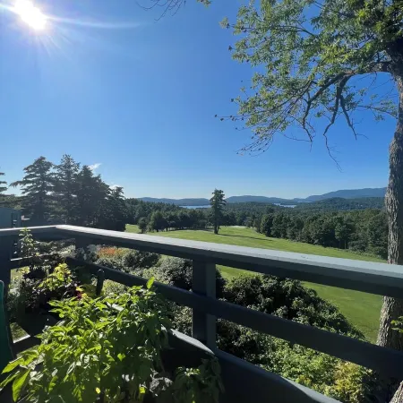 Fall Foliage! Jaw-Dropping Views. Gorgeous 4-Bed by Hiking Trails + the Lake