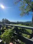 Fall Foliage! Jaw-Dropping Views. Gorgeous 4-Bed by Hiking Trails + the Lake