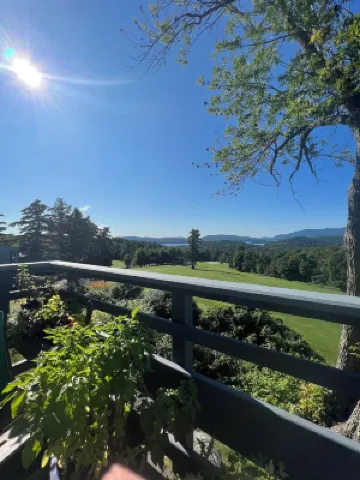 Fall Foliage! Jaw-Dropping Views. Gorgeous 4-Bed by Hiking Trails + the Lake