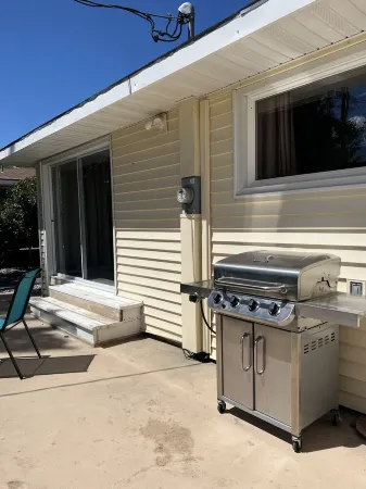 Contemporary Traditional w/ Pool, Wet Bar and Pool Table