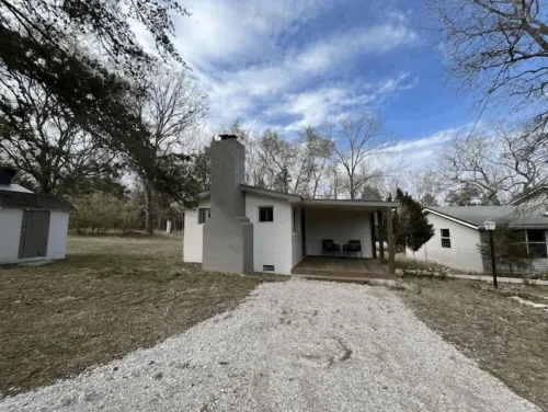 The Cottage a Cozy cabin at Table Rock Lake - two blocks to water