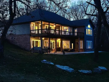 5-Bedrooms on the water! 2 Kitchens, Hot Tub, and Theatre!