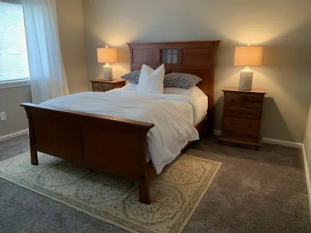 Close to DFW airport, steps to running /bicycling trail, shopping & sport events