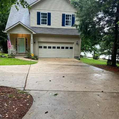 Year Round Waterfront Lakehouse - Whitt's End