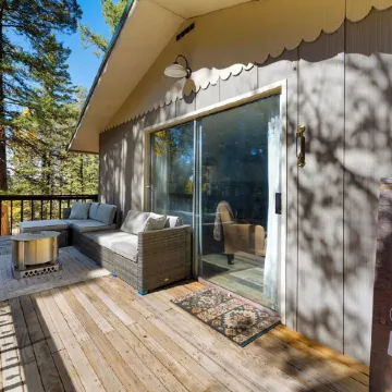 Cozy Winter Cabin! On 1 Acre w Wood Burning Fireplace and Dark Skies!