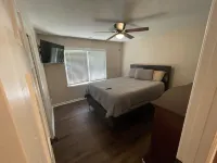 Cheerful 3 Bedroom House in a Quiet Neighborhood