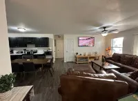 3-bedroom Ranch Duplex in charming Columbia with WiFi, 6 miles to Mizzou Arena Các khách sạn ở Rock Bridge