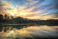 Beautiful farmhouse with hiking trails/kayaking. 5 minutes to town or ocean!