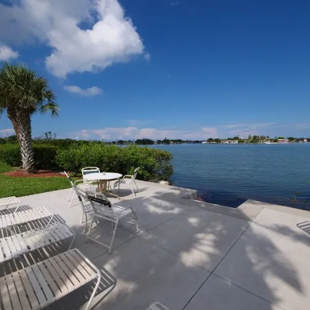 Beautifully Updated 2 Bed / 1 Bath on Intercoastal