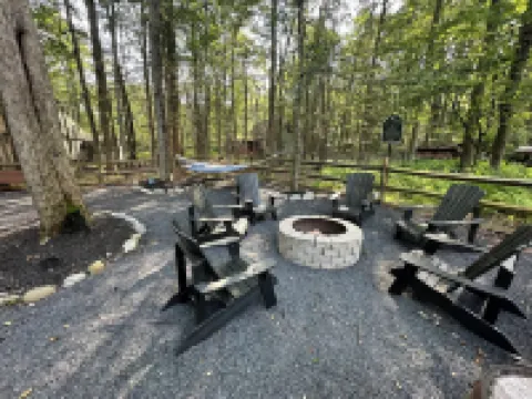 Spacious and cozy pet friendly chalet w/ hot tub & garden sauna