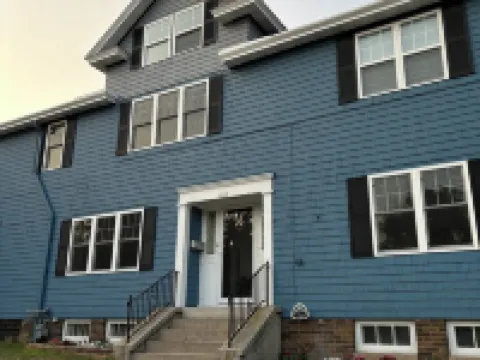 Gorgeous 6-bedroom house. Sleeps 16. .3 mile from the beach! Hotels in Manitowoc
