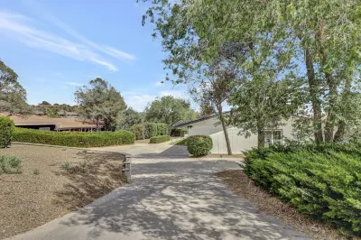 Prescott Retreat - views & minutes to Whiskey Row 'Tis Art Center and Gallery 주변 호텔