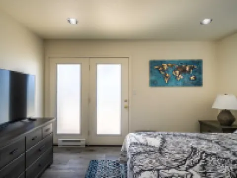 Lakeside house with access to dunes, lakes, and the ocean! レイクサイドのホテル