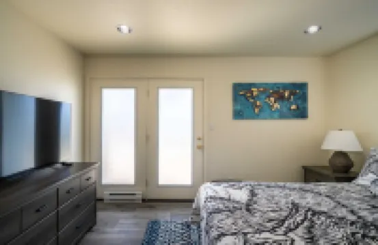 Lakeside house with access to dunes, lakes, and the ocean! 萊克賽德酒店