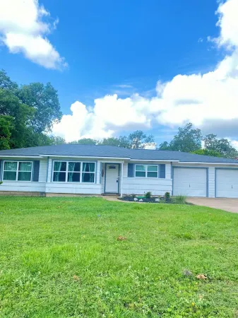 1.3 Mile to Kyle Field,10 min walk to A&M campus & Century Square, Pet friendly