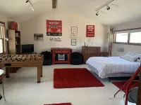 Large Vacation Home Across from Lake Superior & Short Walk to Lighthouse!! Hotels in Keweenaw County