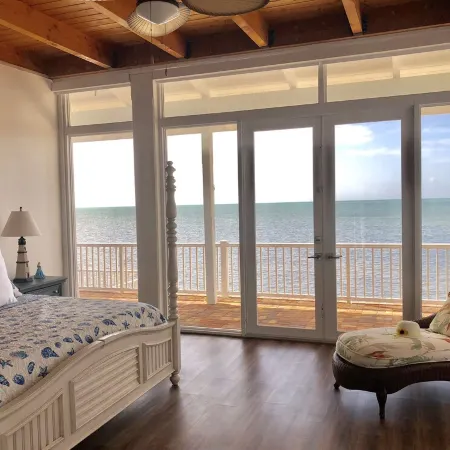 Beach Dream House, relax and enjoy the clear waters of Islamorada  FL