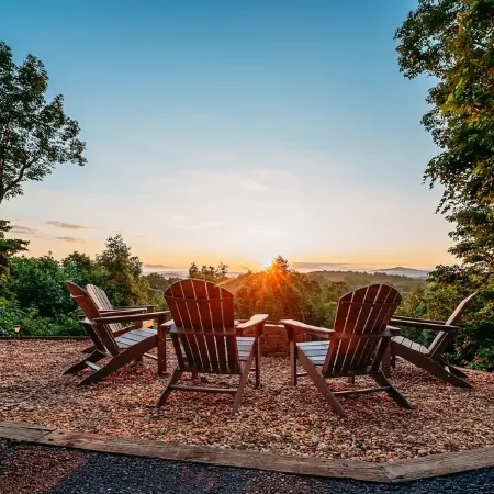 Family-Friendly Blue Ridge Log Cabin w Stunning Views-Free Flexible Check in-Out