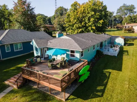 Waterfront 4BR/2.5BA W/2 Large Decks | Haven K