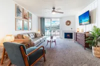 Sunset Harbor and Ocean Views, Modern Coastal Design, Beachfront Resort فنادق في أوسيانسيدي