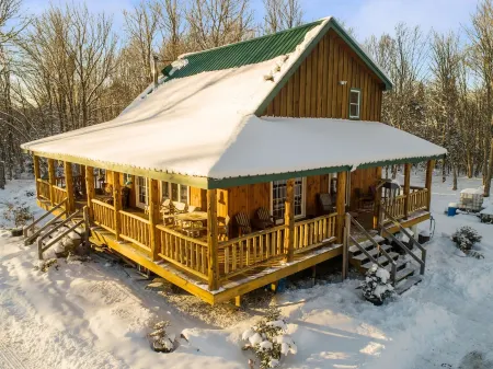 Cabin/House Pittsburg Direct ATV Trail access Отели в г. Питтсбург