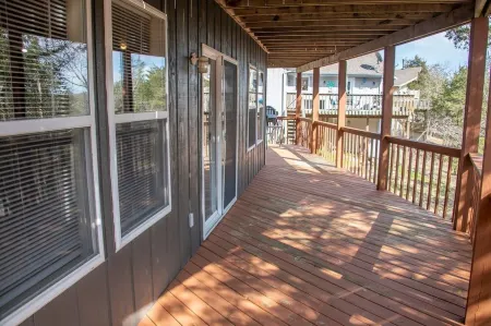 Large Lakefront Home On Beaver Lake - Sleeps 15