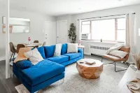 New renovation-1BR-Stylish-Modern-Next to the Lake 에반스턴 호텔