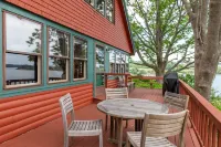 Bay-View. Waterfront Log cabin on the bay. Pet Friendly.