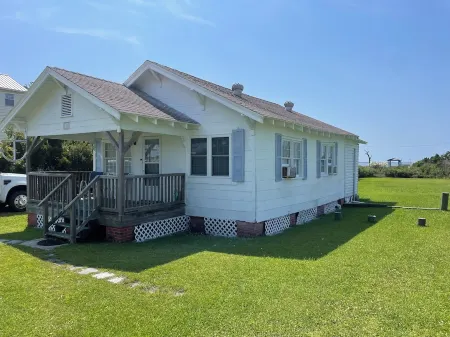 Historic Harkers Island Bungalow