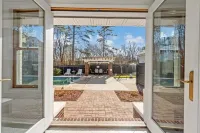NEW! minutes to downtown-1/2acre Luxe Ranch Living