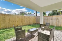 Beautiful 3 bedroom home near beaches and shopping