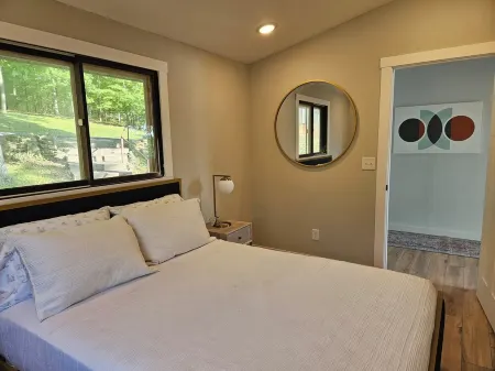 New! Modern!  Fire Pit!  Paddle Boards! 5 Bedrooms! On the water! Boat Dock!