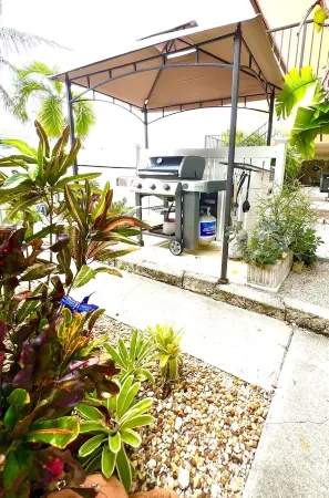 RITA'S PARADISE 37.5' DOCK-Cabana Club-TIKI HUT-Screen Porch-ICE MAKER-Bait Frez Отели в г. Key Colony Beach