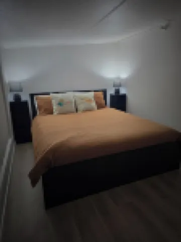 Cosy water view cabin in amongst the pristene wilderness of Central Highlands Hotels in Cradle Mountain