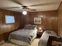 Charming Summer Getaway 3-bedroom house in enchanting Mount Ida with WiFi, AC Hotels in Center Township