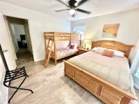 Scarlet Sunsets + Hot Tub + Game Suite + 5Br Sleeps 18 + Central Lbk