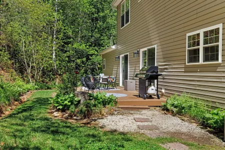 3 minutes to Pisgah Forest Entrance! - Game room - Fire pit Отели в г. Бойд